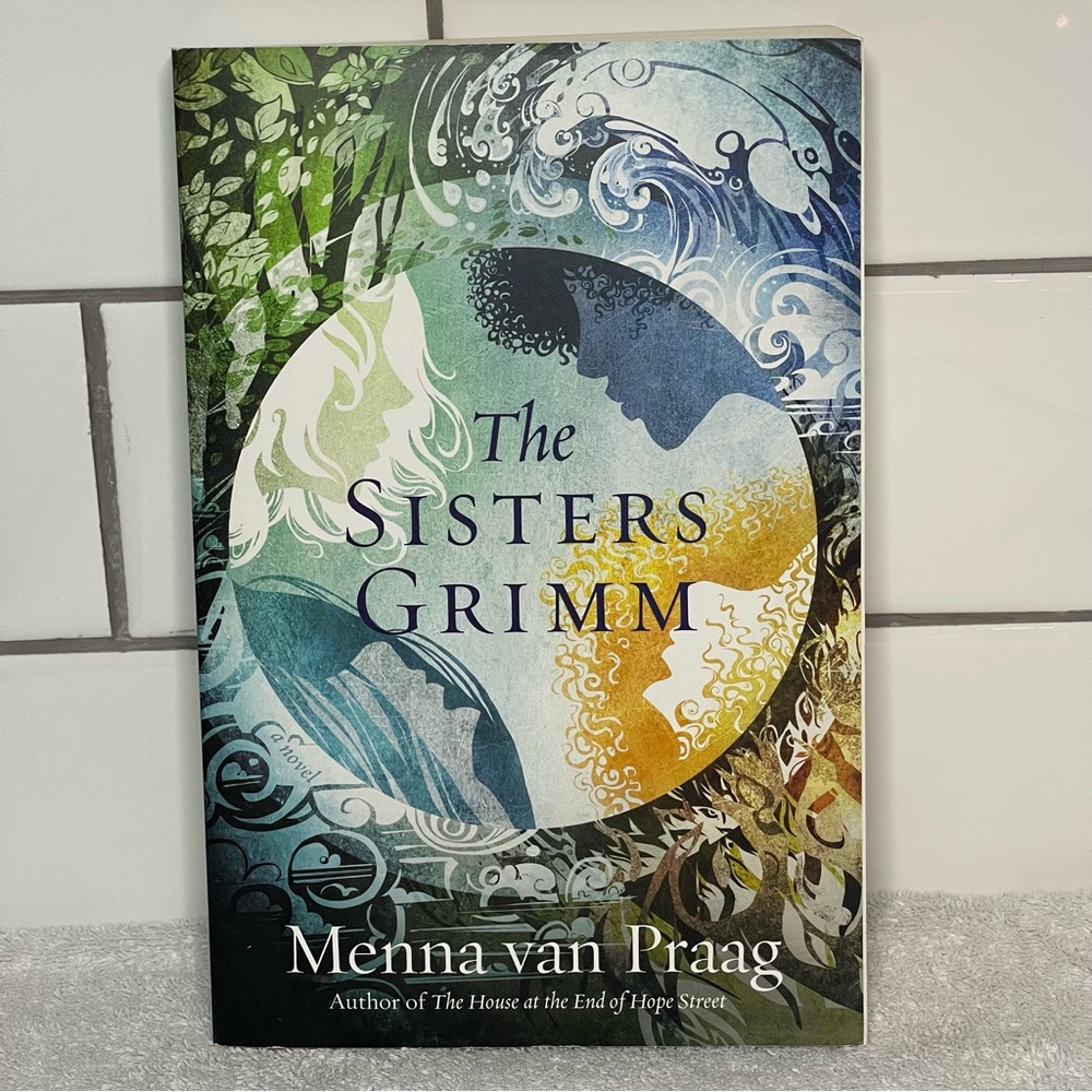 The Sisters Grimm by Menna van Praag (Paperback)